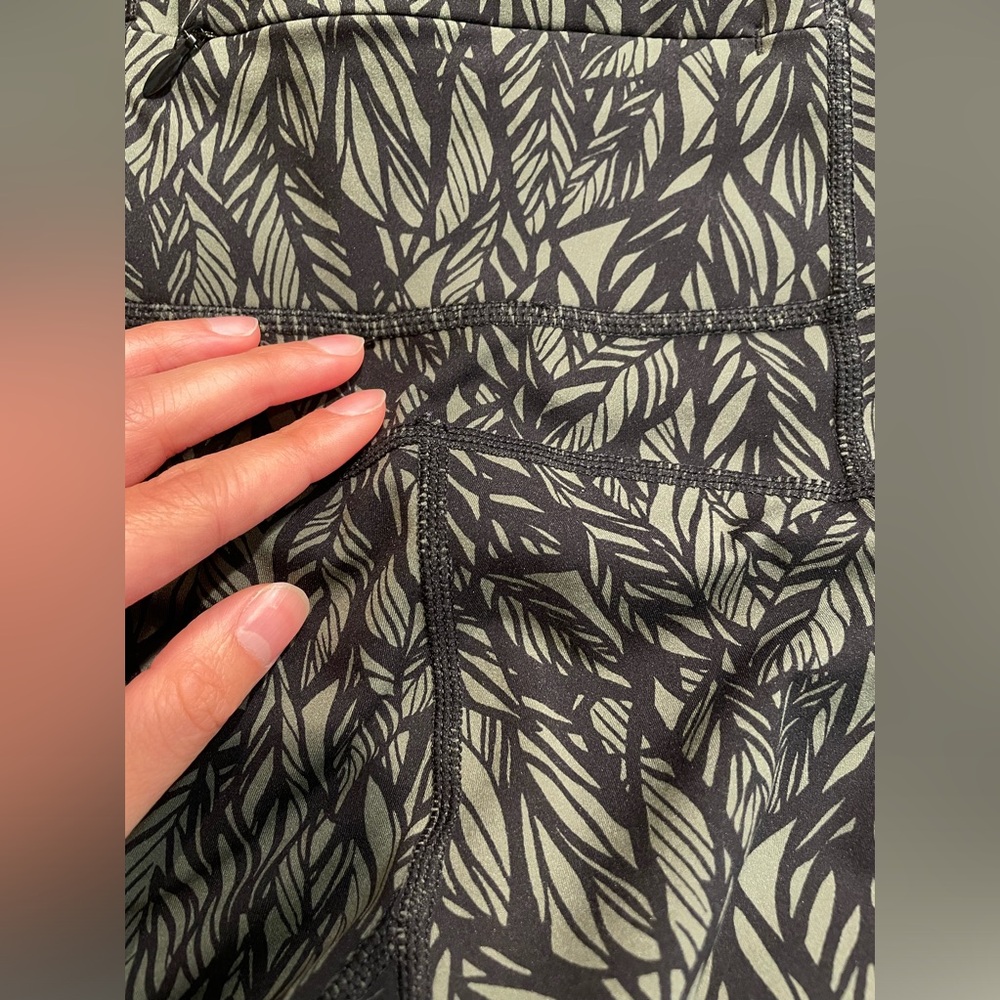Like New Sweaty Betty Power 7/8 length 24” Green Leaf Leggings - Picture 3 of 3